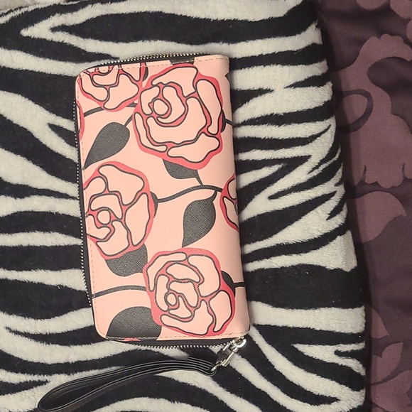 Betsey Johnson wallet/wristlet - Picture 2 of 3